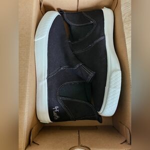 4 Earth- Blowfish- Womens Size 8 Black  Sneakers with White Soles